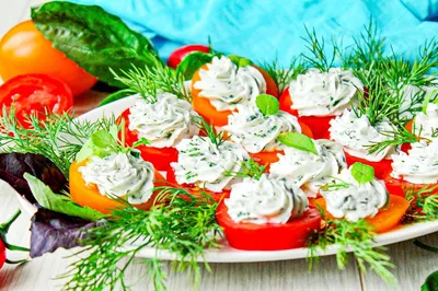 Помидоры с сыром и чесноком — Мини Хинкальная