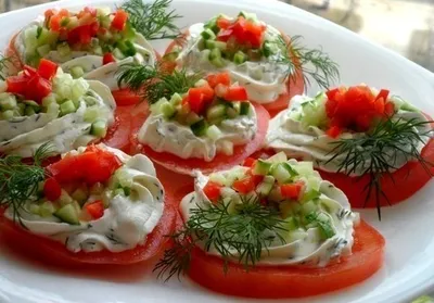Помидоры с сыром и чесноком