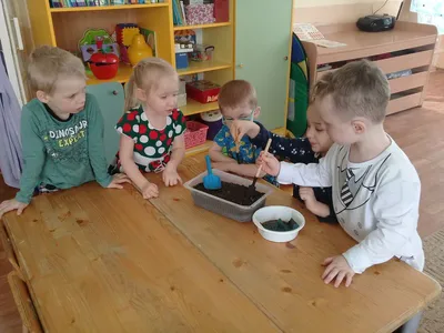 Конспект Образовательной ситуации Во второй младшей группе Тема: Посадка  лука Воспитатель: Криворотько Оксана » МБДОУ №61