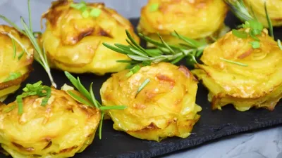 КАК ДОРОГО ПОДАТЬ ПРОСТОЙ КАРТОФЕЛЬ НА ПРАЗДНИЧНЫЙ СТОЛ!!! КАРТОФЕЛЬНЫЕ  СТОПКИ - YouTube