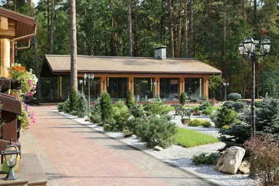 Дорожки из природного декоративного камня в саду: укладка булыжника - 12  фото