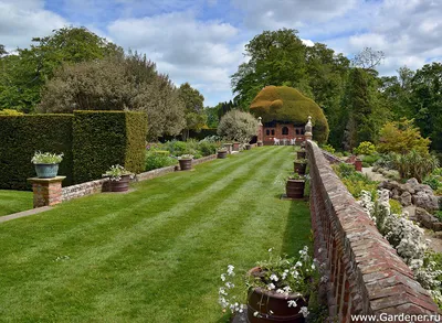 В саду поместья Hidcote Cotswolds Великобритании в Англии Стоковое  Изображение - изображение насчитывающей великобританское, европа: 209242171