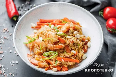 Салат с тигровыми креветками и овощами - купить с доставкой на дом в  СберМаркет