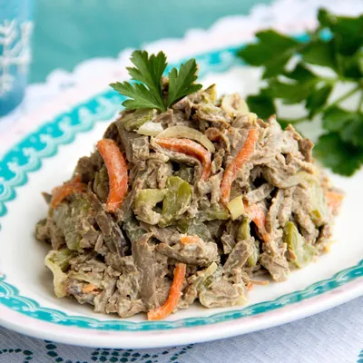 Салат с печенью огурцами и морковью рецепт с фото пошагово - 1000.menu