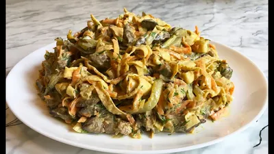 Салат с куриной печенью, солеными огурцами и морковью на праздник