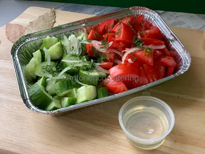 Салат с едой кухни греческого сыра фета луком и салат огуречный сырых овощей  свежего помидоры Olive здоровой Стоковое Фото - изображение насчитывающей  пригонка, греческо: 171425892