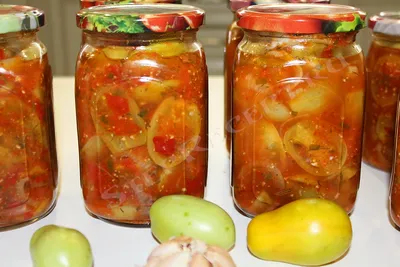 Заготовки на зиму: как приготовить салат из зеленых помидоров