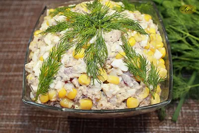 Салат с шампиньонами и кукурузой — рецепт с фото | Рецепт | Еда, Рецепты  еды, Кулинария