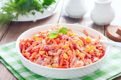 Салаты с кукурузой консервированной: варианты