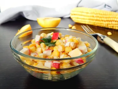 Салат крабовые палочки с яблоком и кукурузой рецепт с фото пошагово -  1000.menu