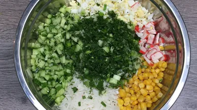Салат с крабовыми палочками, ананасами и кукурузой - пошаговый рецепт |  Салат с крабовыми палочками, Еда, Крабовые палочки