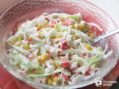 Салат из капусты с крабовыми палочками - пошаговый рецепт с фото на Готовим  дома