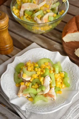 Салат с курицей, ананасами и кукурузой пошаговый рецепт