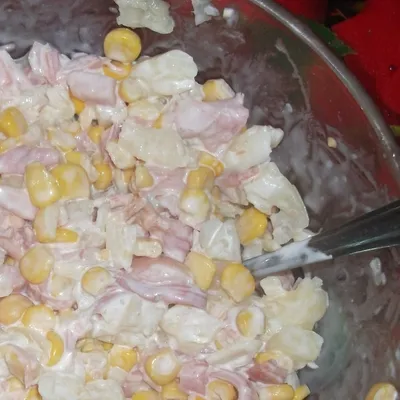 Салат с омлетом, курицей и кукурузой - пошаговый фоторецепт