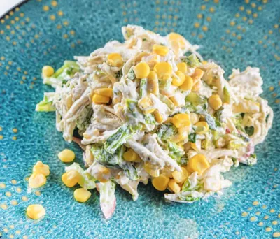 Салат из капусты, курицы и кукурузы – пошаговое приготовление