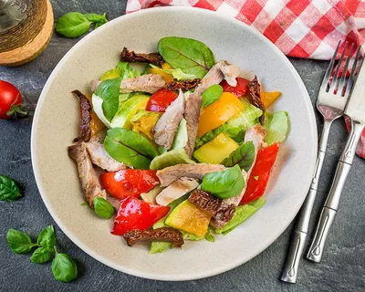 Салат с курицей и овощами - купить с доставкой на дом в СберМаркет