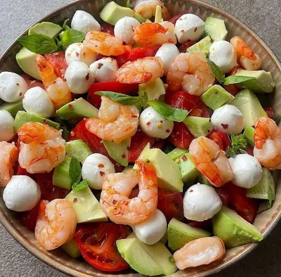Дело вкуса: рецепт салата с помидорами и моцареллой от Кристофа Мишалака |  AD Magazine