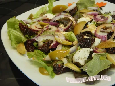 Взрыв вкуса! - мясо с вялеными помидорами и хурмой. Ценителям классического  ростбифа этот салат придется по душе! | Мои таракашки | Дзен
