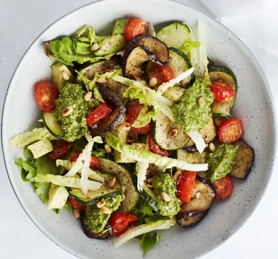 Овощной салат с сырным соусом — рецепт с фото | Рецепт | Еда, Идеи для  блюд, Кулинария