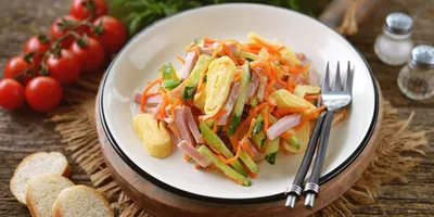 Салат из курицы с корейской морковью и кукурузой рецепт – Авторская кухня:  Салаты. «Еда»