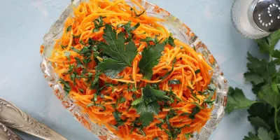 Салат с курицей, корейской морковью и сухариками — Кулинарные рецепты  любящей жены