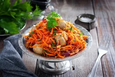 Салат с фасолью корейской морковью и сухариками рецепт с фото пошагово -  1000.menu