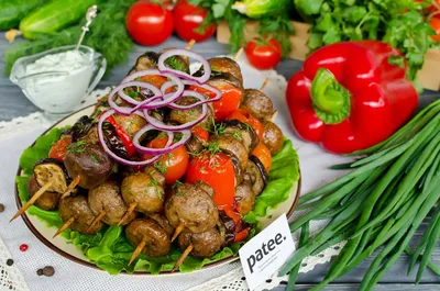 Вкусный Шашлык Курицы Овощами Белом Фоне Вид Сверху стоковое фото  ©NewAfrica 406353810