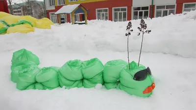 Крокодил из снега в детском саду | Детский сад, Динозавр, Детская