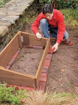 Парник из оконной рамы своими руками | Cold frame gardening, Cold frame,  Building a raised garden