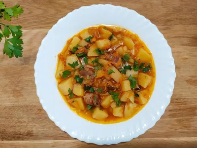 Тушеная картошка с тушенкой и морковью
