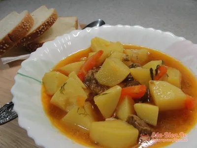 Картошка тушеная с мясом. Мясо тушеное в сметане с картофелем - Дело Вкуса