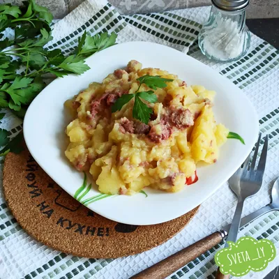 Жареная картошка с тушенкой. Лучший ужин под холодненькую | Пикабу