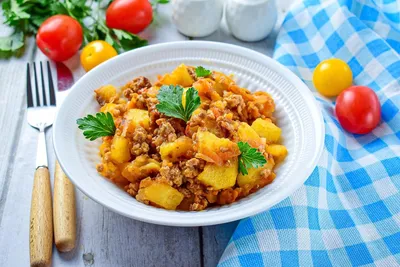 Картошка с тушенкой вкусные рецепты: в кастрюле, на сковороде, в  мультиварке, казане, духовке | Мясная продукция СИЛА ® | Дзен