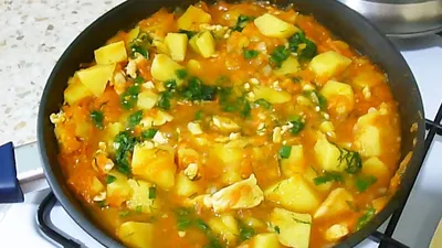 Картофель, тушенный с копченым мясом
