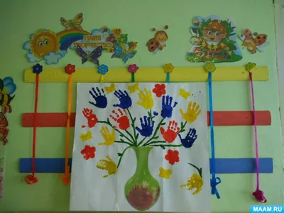 Уголок «Наше творчество». Вариант оформления уголка для выставки работ  детей в приемной (4 фото). Воспитателям детских садов, школьным учителям и  педагогам - Маам.ру