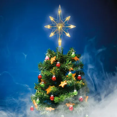 Состав рождественской елки сделанный украшений Нового Года, конусов,  спруса, вещей зимы на белой предпосылке праздник Стоковое Изображение -  изображение насчитывающей положение, ново: 130906611