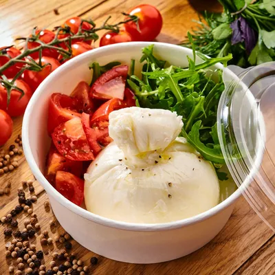 Веселая Кухня • Лучшие Рецепты - ВАРИАНТОВ ЗАКУСКИ НА ЧИПСАХ ⠀ 1. Закуска  на чипсах «Сырная» сыр «Российский» помидоры зелень чеснок домашний майонез  чипсы маслины и оливки для украшения ⠀ 2. Закуска