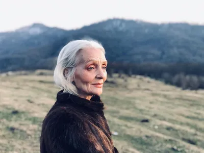 64-летняя пенсионерка из Петербурга стала новым лицом L'Oreal Paris