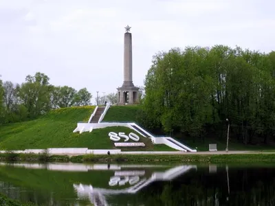 Великие Луки. Обелиск Славы и окрестности на рассвете | Пикабу