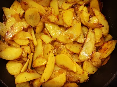 Жареная картошка с луком на сковороде рецепт фото пошагово и видео -  1000.menu