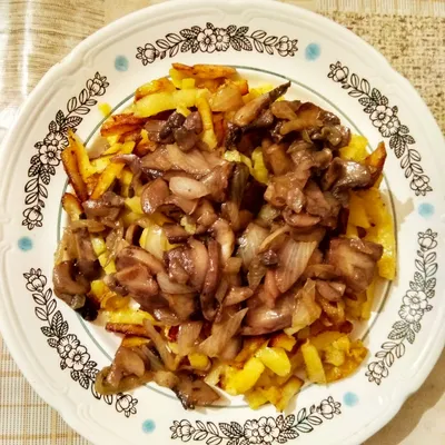 Жареная картошка с грибами - рецепт автора Марина
