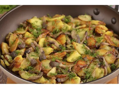 Жареная картошка с грибами, …» — создано в Шедевруме