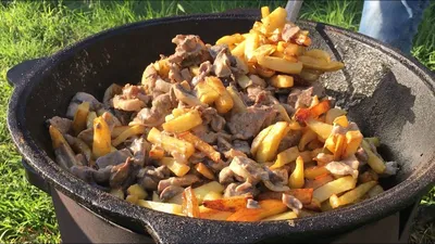 Рецепт жареной картошки с мясом и грибами | Меню недели