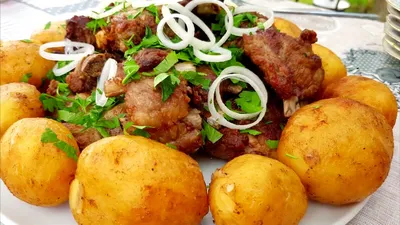 Жареная картошка с салом и луком на сковороде рецепт с фото пошагово -  1000.menu