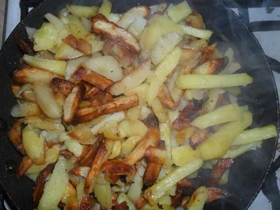 Рецепт жареной картошки с мясом и грибами | Меню недели