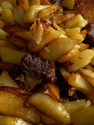 Жареная картошка с мясом в казане - YouTube