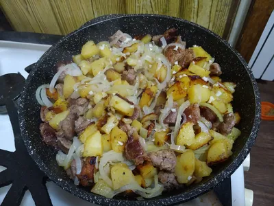 Жареная курица на сковороде с картошкой рецепт с фото пошагово - 1000.menu