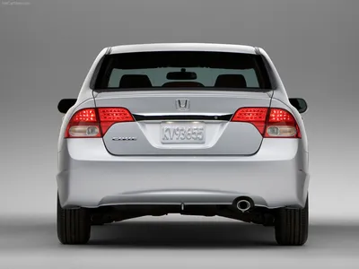 СераяHonda civic и осенняя листва - обои на рабочий стол