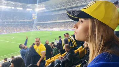 Магия кино: Афра Сарачоглу на фото со своими коллегами