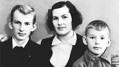 Легенда на пленке: уникальные снимки Александра Абдулова